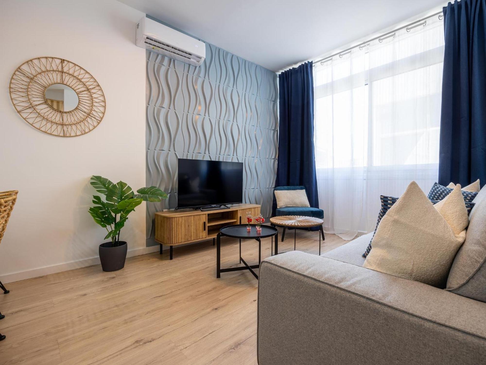 3 Pax Renovado Centro Wifi Ascensor Playa A 5 Min Parking Apartamento